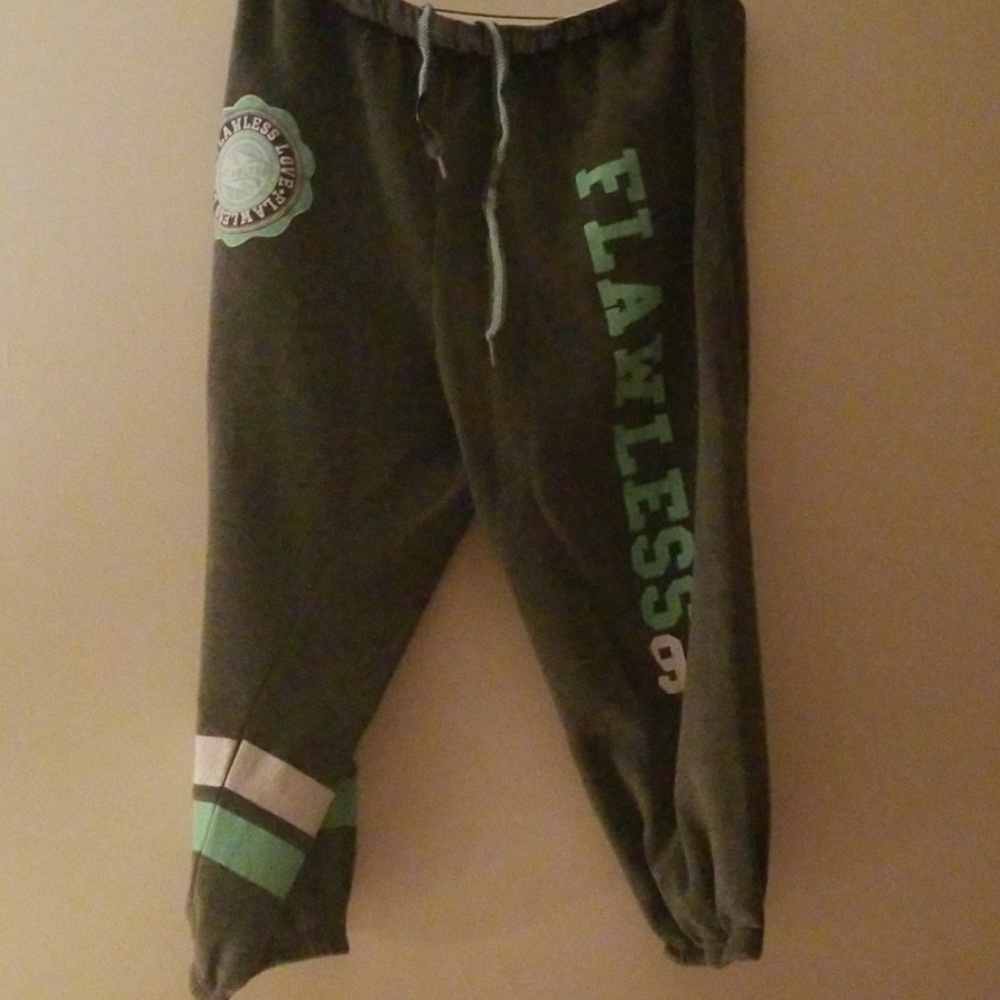 GREY JOGGING PANTS
